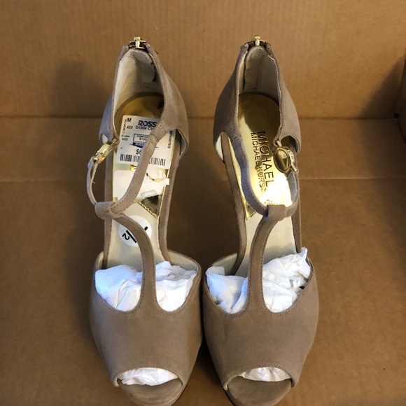 Michael Kors tan platform heels - Picture 2 of 5